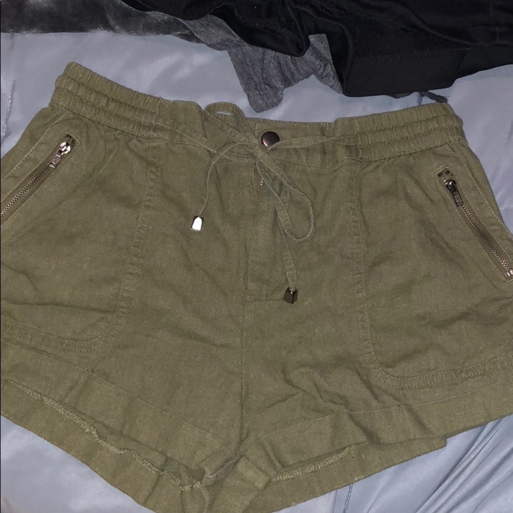 Army green casual shorts
